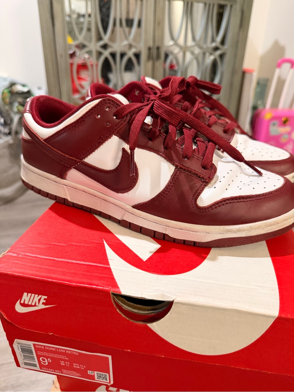 Nike Dunk Low “ TEAM RED “